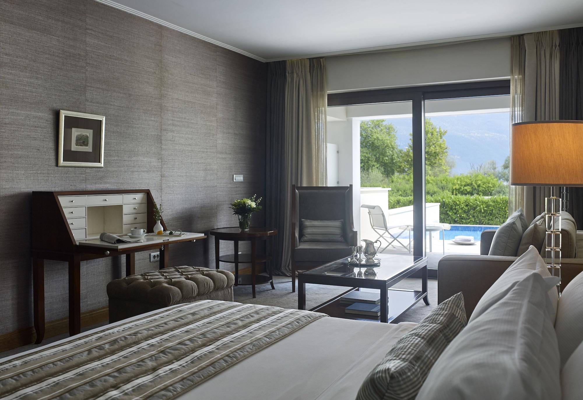 Hotel Du Lac Congress Center & Spa Ioannina Exterior foto Deluxe Room with Private Pool