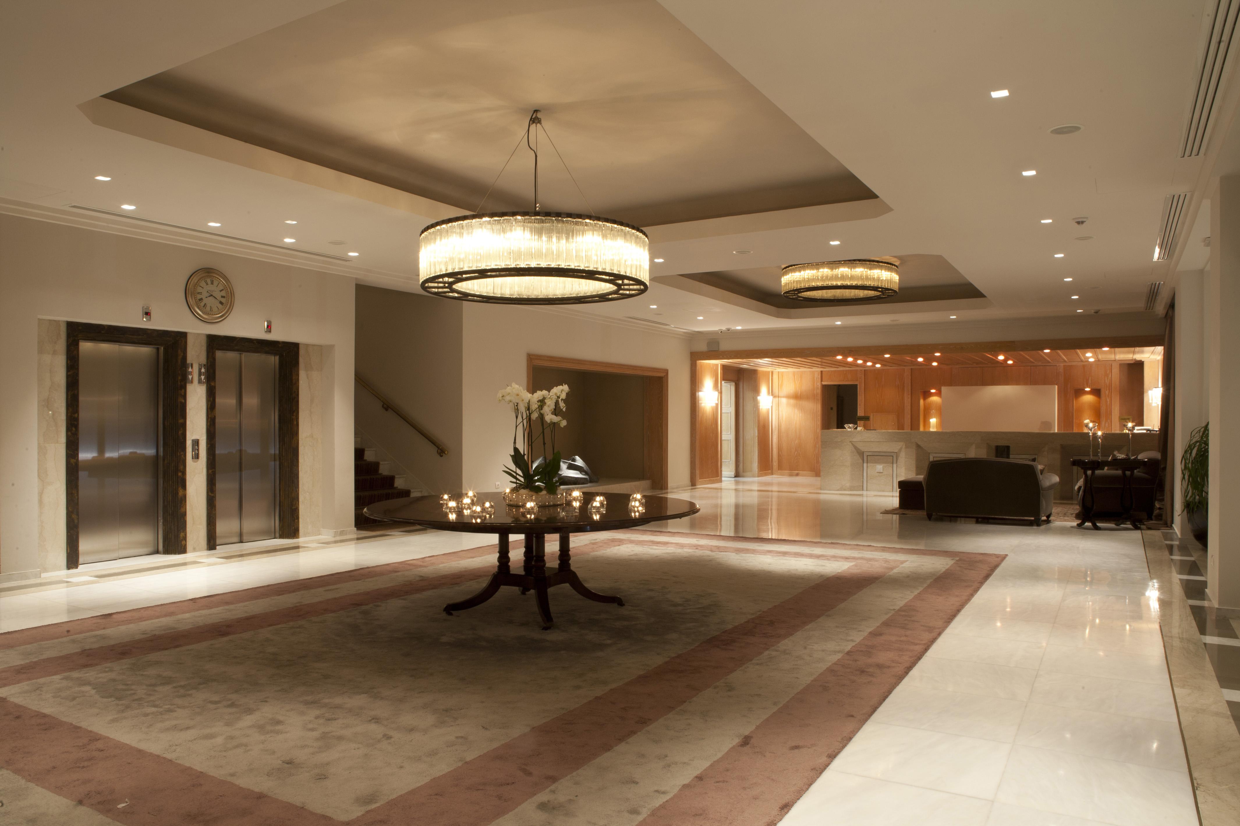 Hotel Du Lac Congress Center & Spa Ioannina Exterior foto The lobby of the hotel