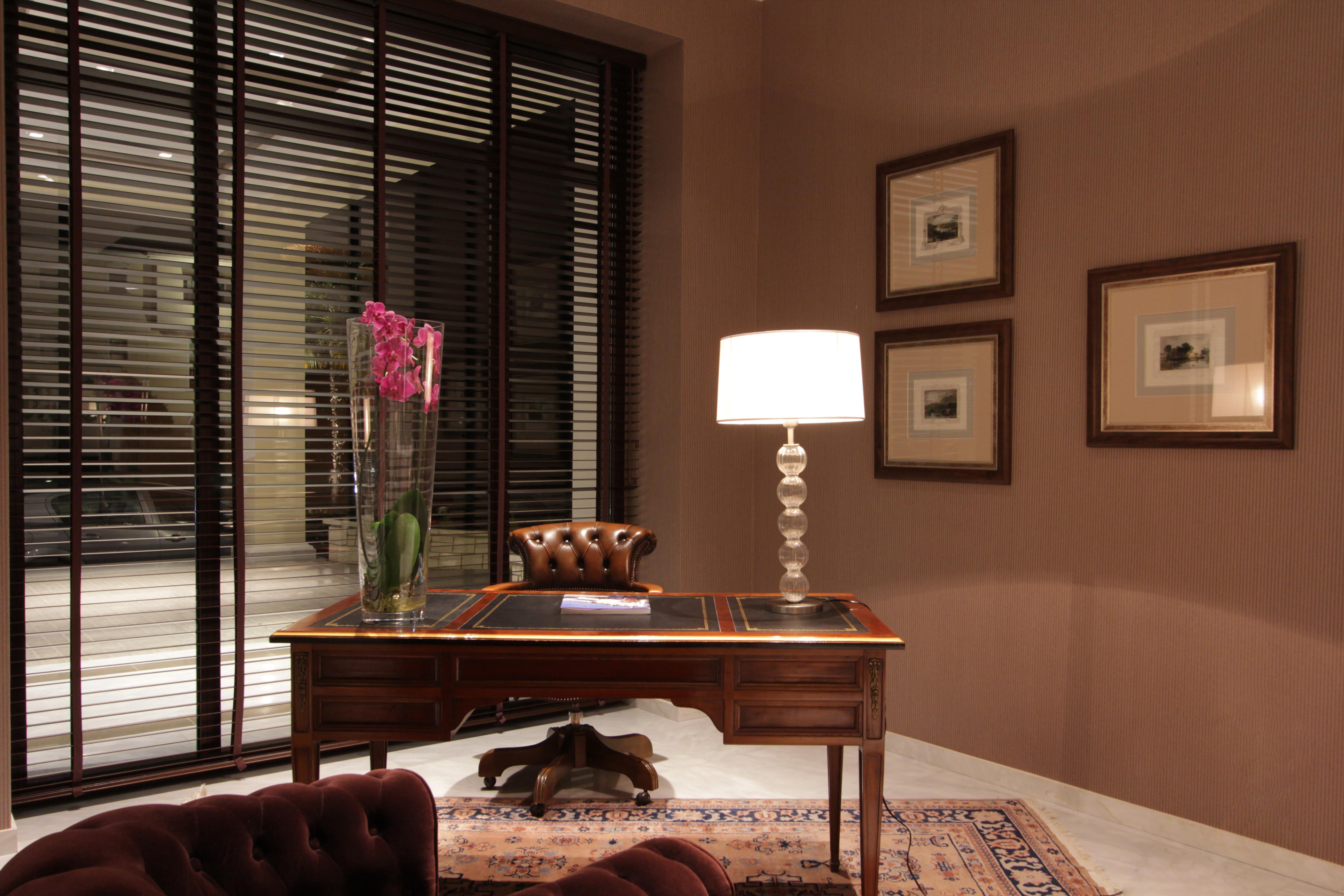 Hotel Du Lac Congress Center & Spa Ioannina Exterior foto A room with a table lamp