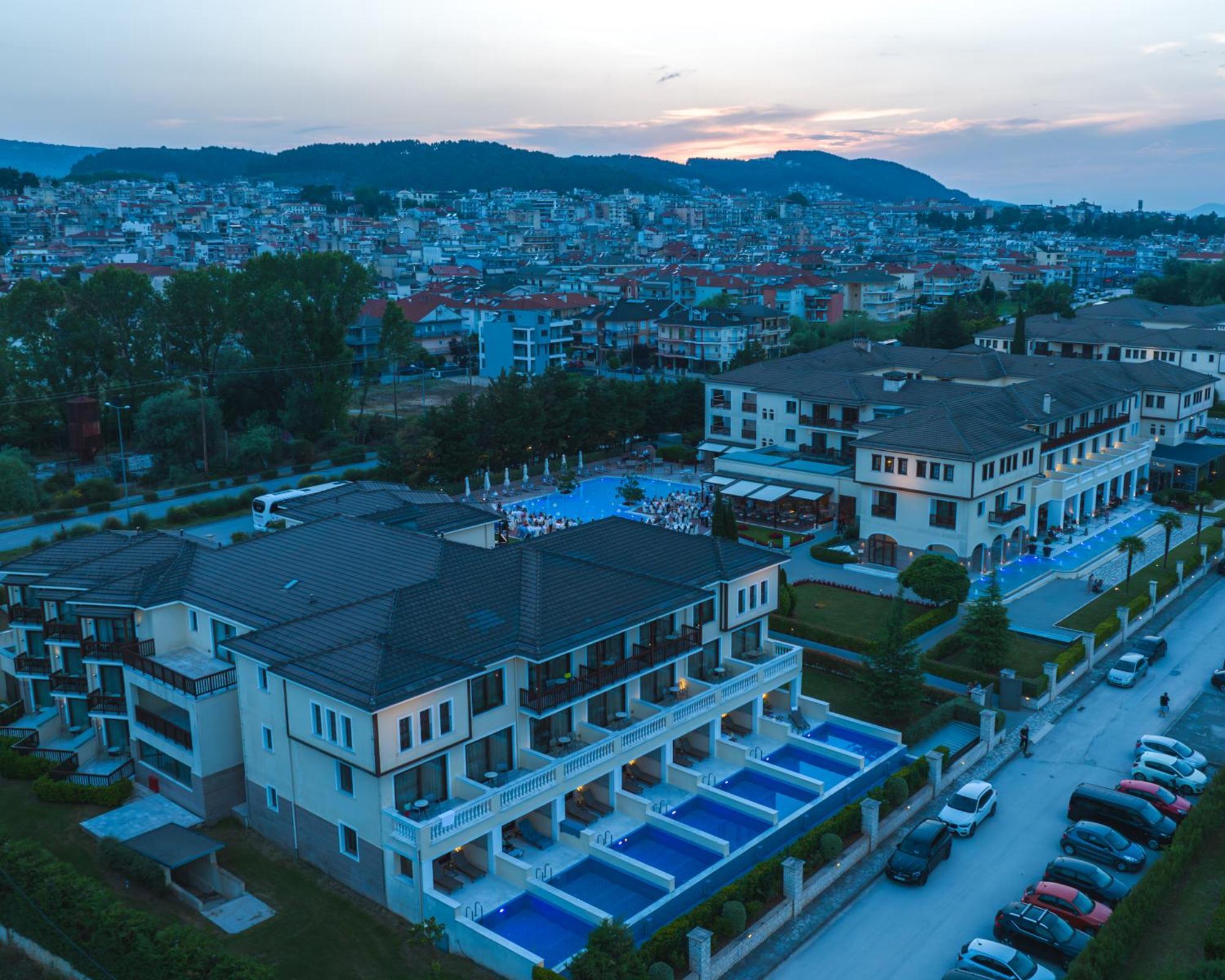 Hotel Du Lac Congress Center & Spa Ioannina Exterior foto Residential buildings in the district